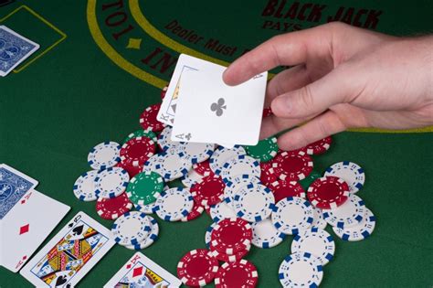 Pravidlá Blackjacku + pojmy a hodnoty kariet – tieto sa určite .